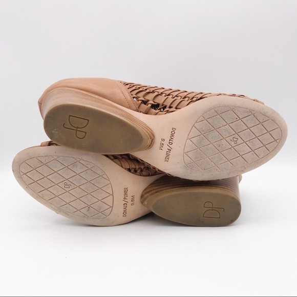 Donald Pliner Jacqi Wedge in Fawn Size 9.5 - Picture 15 of 16